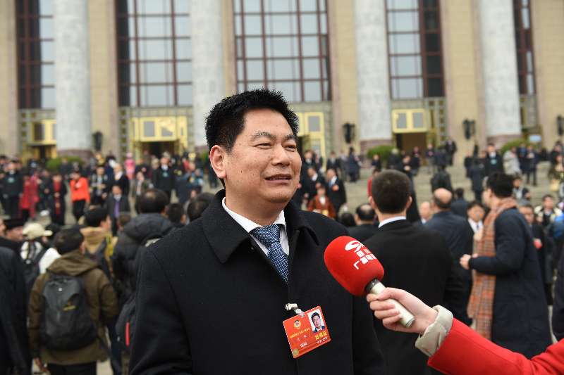 1520242210832530.jpg 2018年3月3日,民建中央常委、中華職教社副理事長、民建四川省委副主委、四川國弘現代教育投資公司董事長蘇華作為住川全國政協委員在參加全國兩會時接受四川衛視記者采訪.jpg