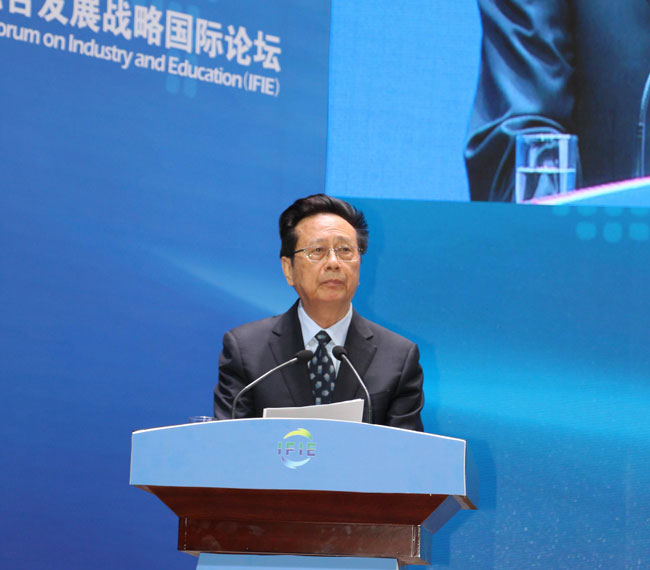 1527041331950604.jpg 陳昌智理事長作論壇主旨講話.jpg