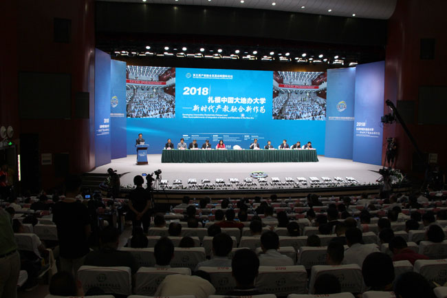 1527041419214803.jpg 論壇主會場.jpg