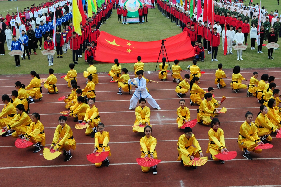 1541402475832572.jpg 德外舉行第十六屆體育文化藝術節暨第十九屆秋季運動會_副本.jpg