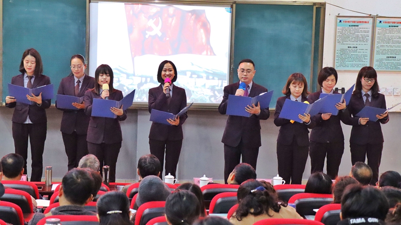 1544685862810869.jpg 德陽市校園文學社團建設經(jīng)驗交流暨2018年年會召開.jpg