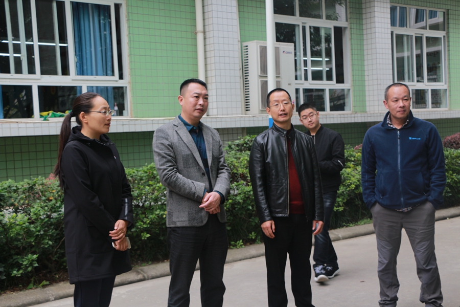 1573183226958283.jpg 中江縣領(lǐng)導(dǎo)到繼光實驗學(xué)校檢查指導(dǎo)禁毒教育工作.JPG