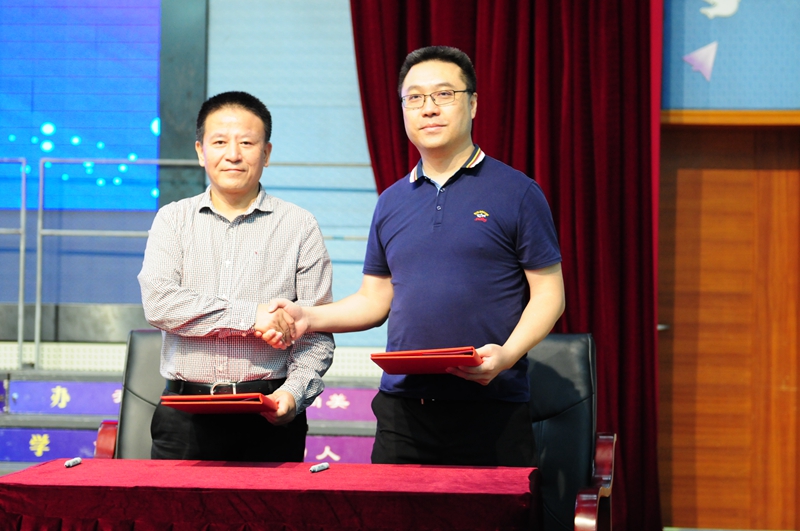 1600763968116564.jpg “四川省信息學(xué)素養(yǎng)教育戰(zhàn)略培養(yǎng)基地”落戶德外2.JPG