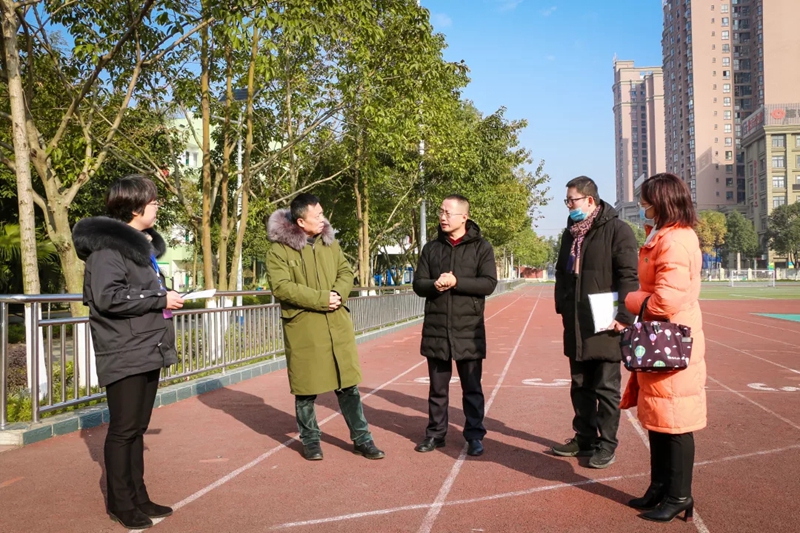 1613983742361398.jpg 德陽市民辦教育協會領導蒞臨繼光實驗學校指導工作.jpg