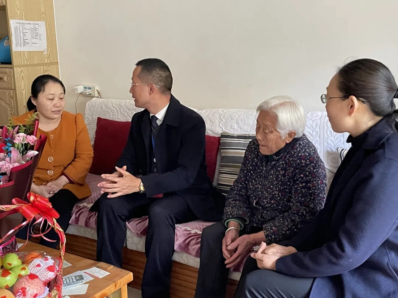 1615518755785222.jpg 繼光實驗學校慰問中江見義勇為英雄王勇家屬.jpg