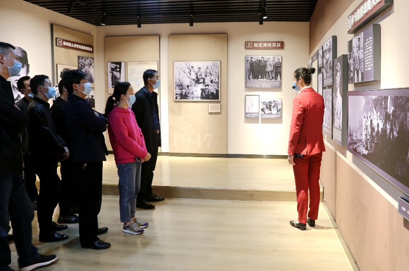 1619163749320039.jpg 黃許職中開展“憶紅色征程 迎建黨百年”主題黨日活動.jpg